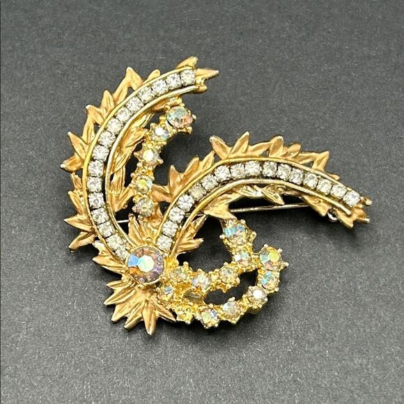 Rare Vintage HAR Crystal Aurora Borealis Swirl Gold Tone Brooch - Picture 1 of 8